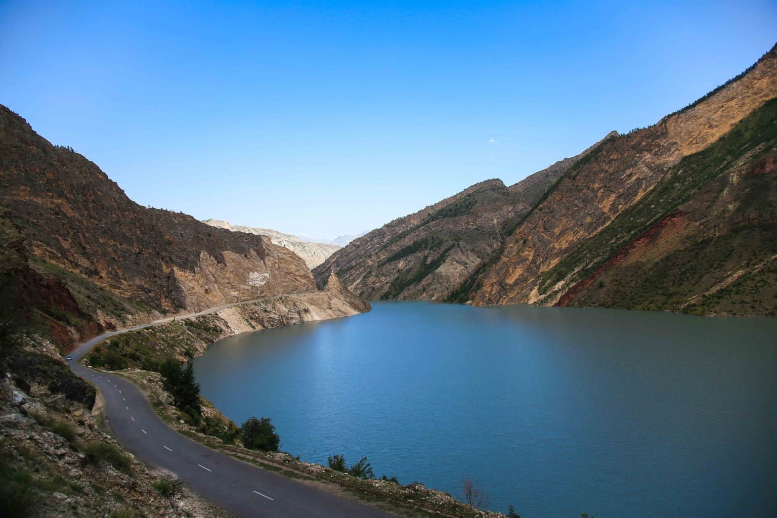 Гоцатлинское водохранилище в Дагестане